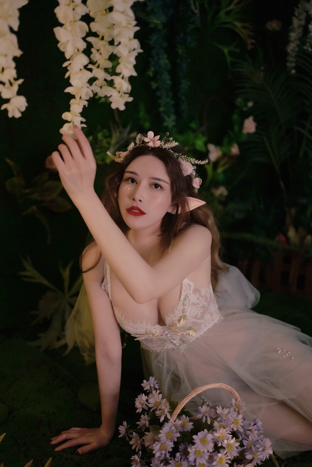 鹿八岁baby - NO.096 精灵隐藏[16P-1V-741.7M]