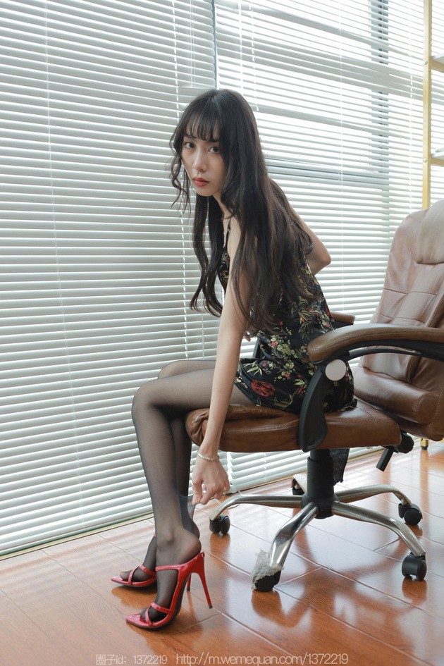 [IESS异思趣向] 2023.07.20 丝享家 1485 团团《长长的月退》[78P